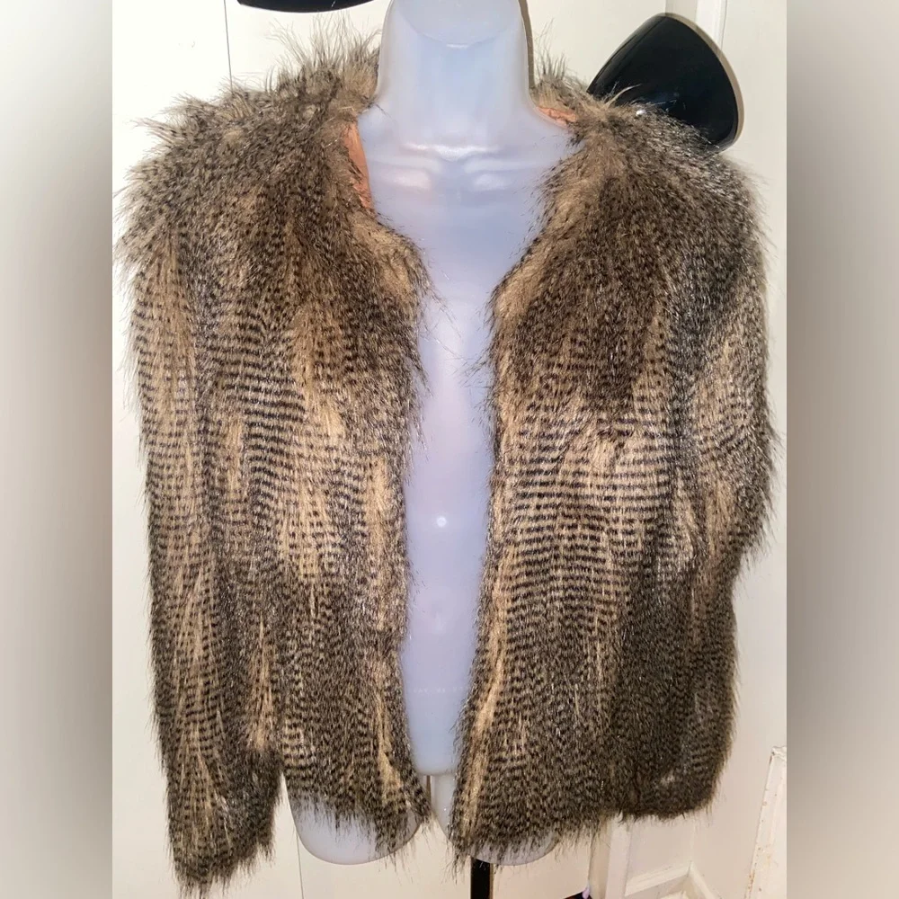Faux fur jacket - Picture 1 of 8